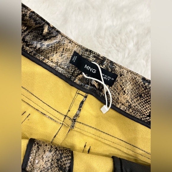 Snake print pants Mango
Like new🔥 - Picture 9 of 13